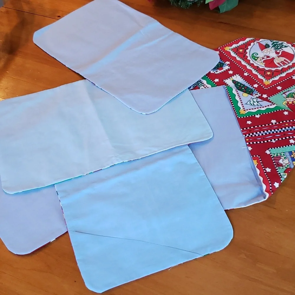 Elf on a Shelf Table Runner and 4 Placemats - Picture 6 of 8